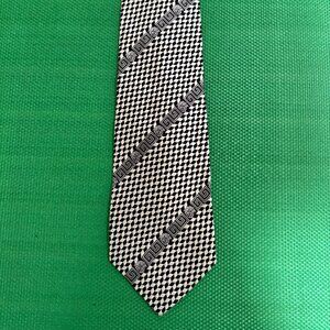 Gianni Versace 100% Silk Tie Classics -56" x 4" Made in Italy